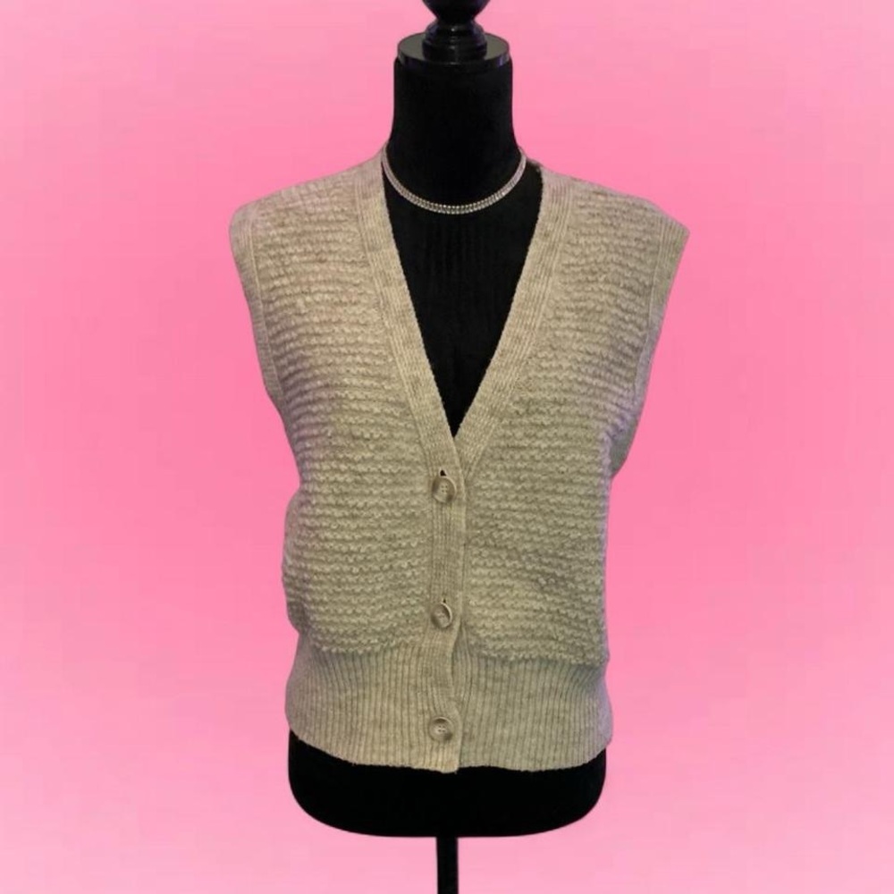 🌸No Boundaries Women's Cream Knit Vest